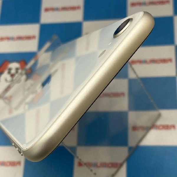 iPhoneSE 第3世代 docomo版SIMフリー 64GB MMYD3J/A A2782極美品