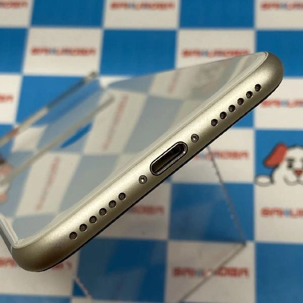 iPhoneSE 第3世代 au版SIMフリー 64GB MMYD3J/A A2782 新品同様品