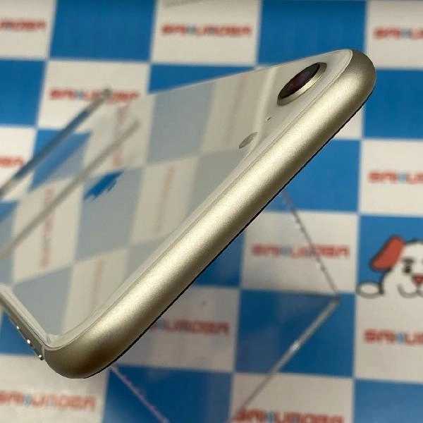 iPhoneSE 第3世代 au版SIMフリー 64GB MMYD3J/A A2782 新品同様品