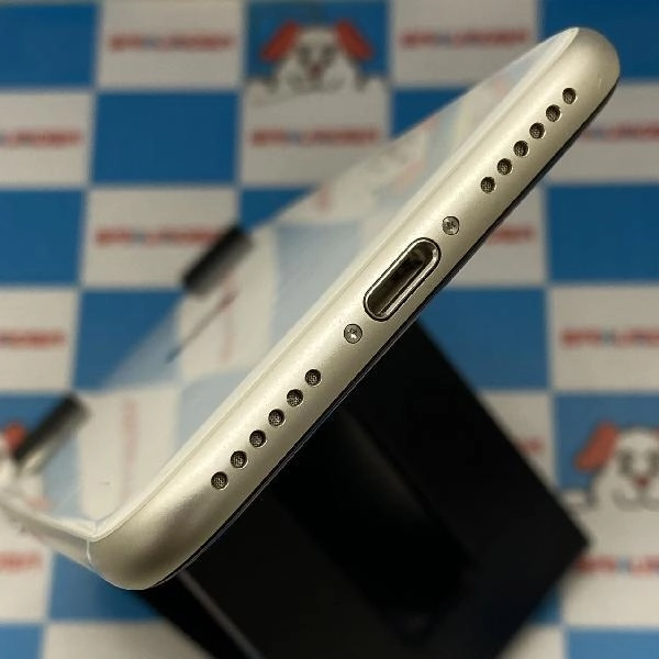 iPhoneSE 第3世代 au版SIMフリー 128GB MMYG3J/A A2782 極美品