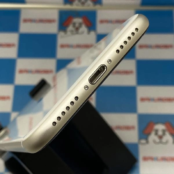 iPhoneSE 第3世代 au版SIMフリー 128GB MMYG3J/A A2782 極美品