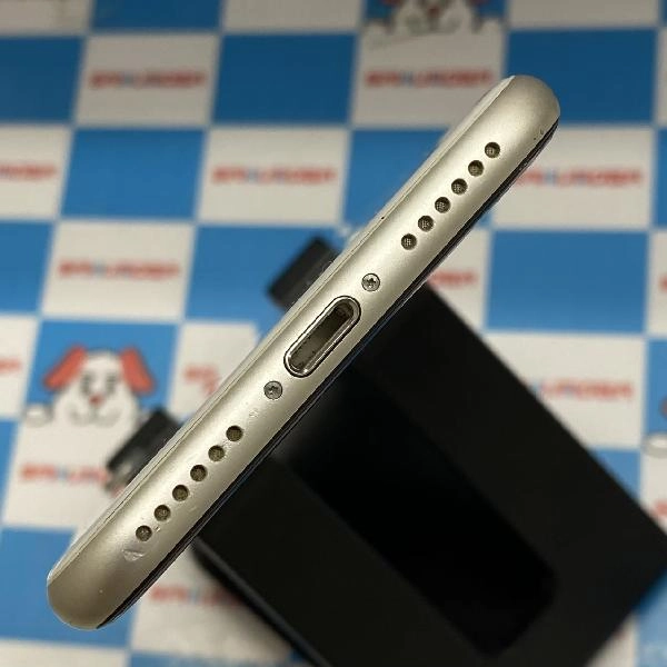 iPhoneSE 第3世代 au版SIMフリー 64GB MMYD3J/A A2782