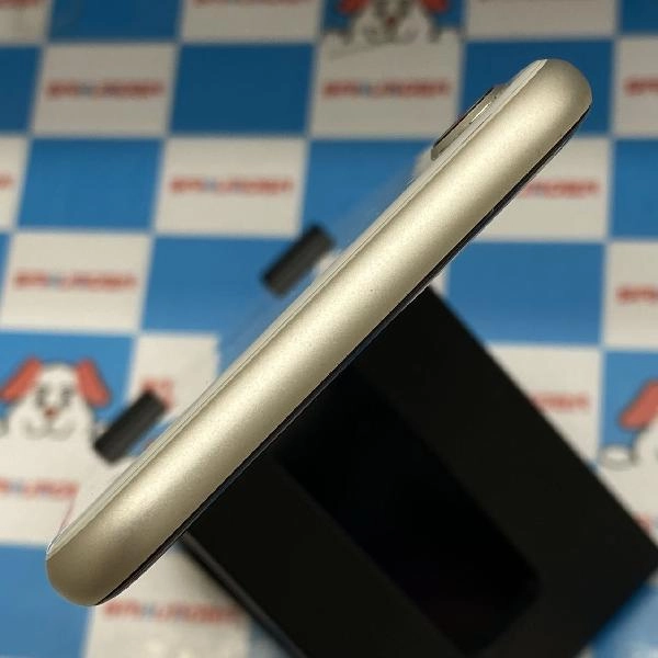 iPhoneSE 第3世代 au版SIMフリー 64GB MMYD3J/A A2782