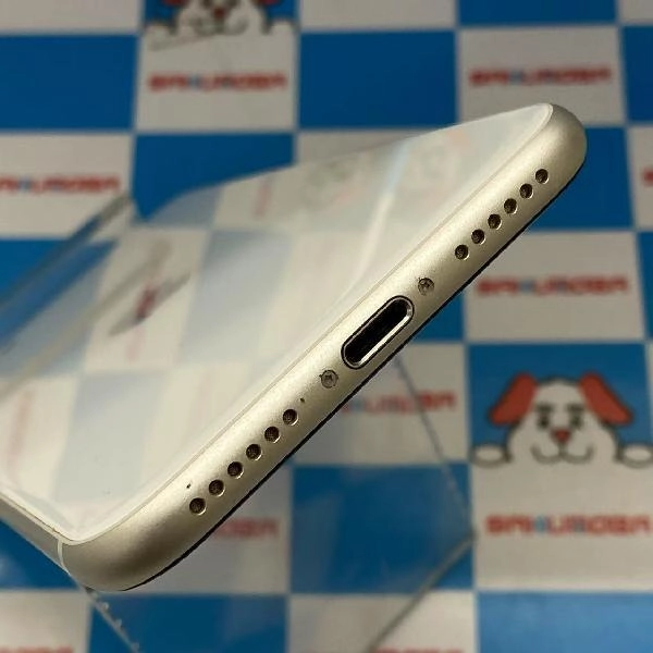 iPhoneSE 第3世代 docomo版SIMフリー 64GB MMYD3J/A A2782 美品