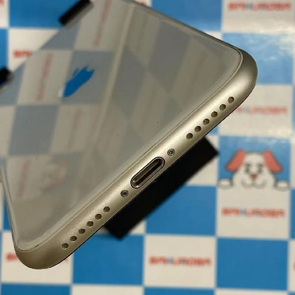 iPhoneSE 第3世代 au版SIMフリー 64GB MMYD3J/A A2782 極美品