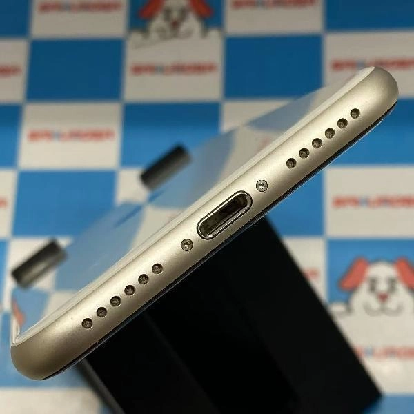 iPhoneSE 第3世代 Apple版SIMフリー 256GB MMYK3J/A A2782極美品