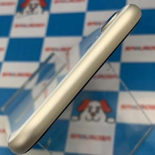 iPhoneSE 第3世代 docomo版SIMフリー 64GB MMYD3J/A A2782 極美品