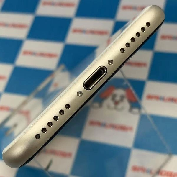 iPhoneSE 第3世代 docomo版SIMフリー 64GB MMYD3J/A A2782 極美品