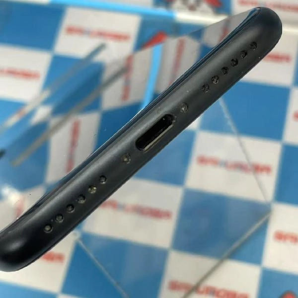 iPhoneSE 第3世代 Apple版SIMフリー 64GB MMYC3J/A A2782 美品