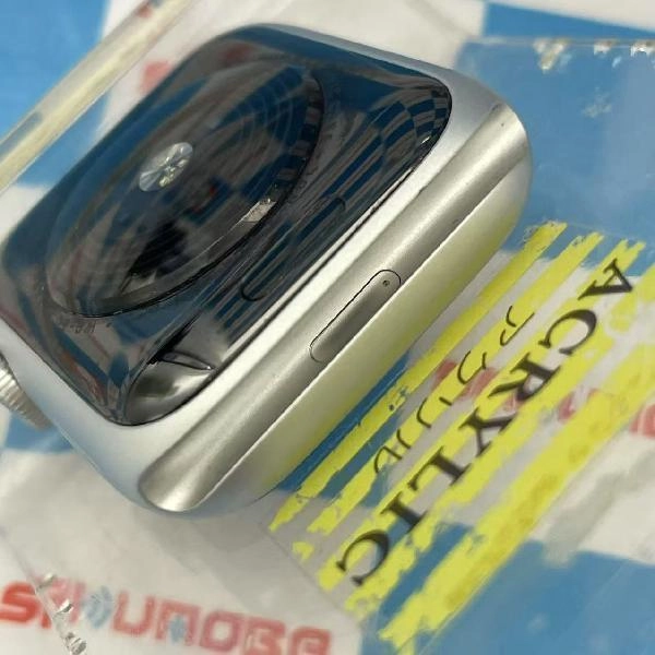 Apple Watch SE GPSモデル  MKNY3J/A 40mm