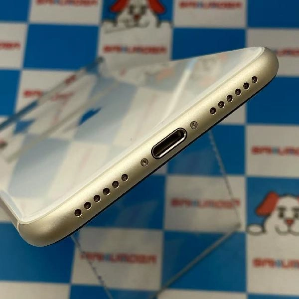 iPhoneSE 第3世代 au版SIMフリー 64GB MMYD3J/A A2782 美品