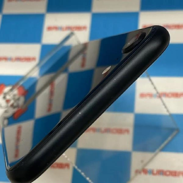 iPhoneSE 第3世代 au版SIMフリー 64GB MMYC3J/A A2782