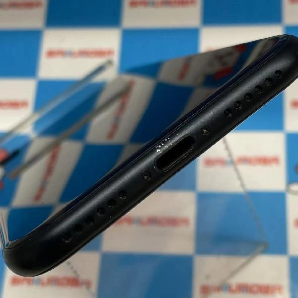 iPhoneSE 第3世代 au版SIMフリー 64GB MMYC3J/A A2782