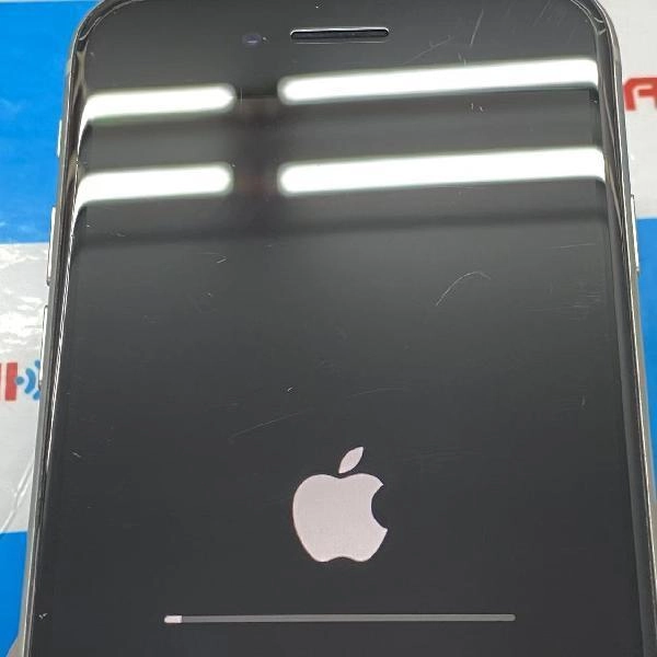 iPhoneSE 第3世代 au版SIMフリー 128GB MMYG3J/A A2782