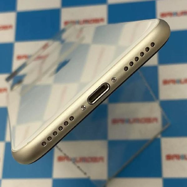 iPhoneSE 第3世代 docomo版SIMフリー 64GB NMYD3J/A A2782 交換未使用品