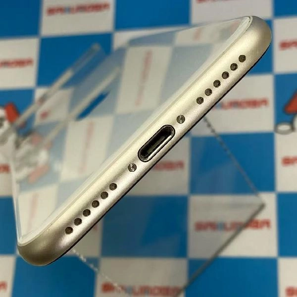 iPhoneSE 第3世代 au版SIMフリー 64GB MMYD3J/A A2782 美品