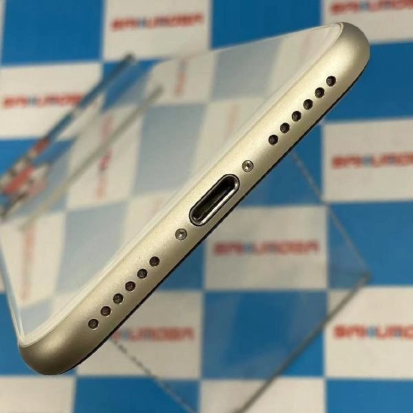 iPhoneSE 第3世代 au版SIMフリー 64GB MMYD3J/A A2782 極美品