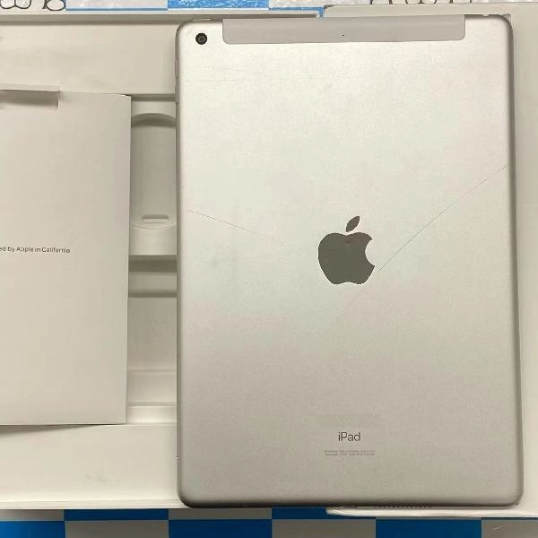 iPad 第8世代 docomo版SIMフリー 32GB MYMJ2J/A A2429