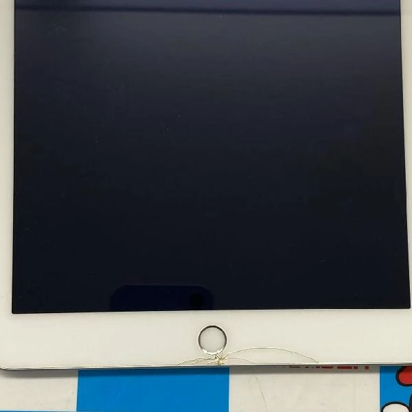 iPad 第5世代 au版SIMフリー 32GB MP1L2J/A A1823 ジャンク品
