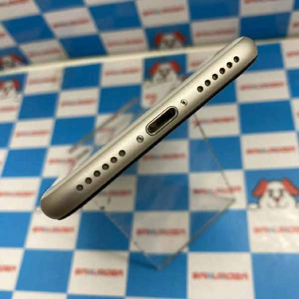 iPhoneSE 第3世代 docomo版SIMフリー 64GB MMYD3J/A A2782