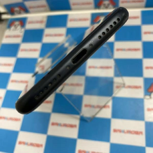 iPhoneSE 第3世代 au版SIMフリー 64GB MMYC3J/A A2782