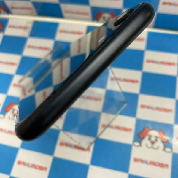 iPhoneSE 第3世代 au版SIMフリー 64GB MMYC3J/A A2782