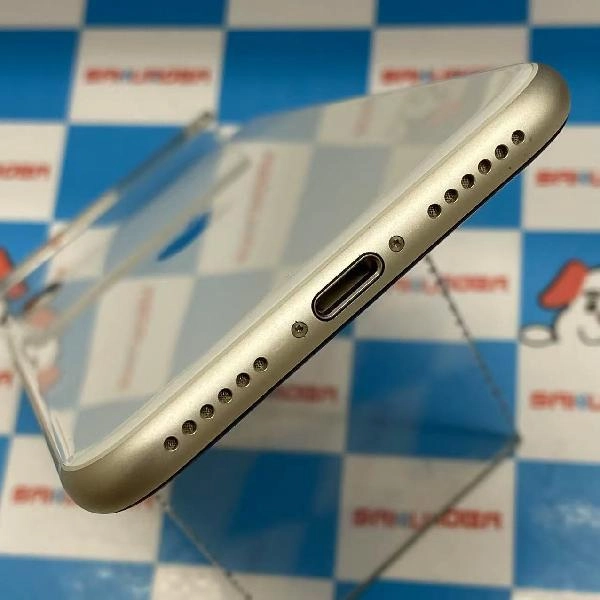 iPhoneSE 第3世代 au版SIMフリー 64GB MMYD3J/A A2782 極美品