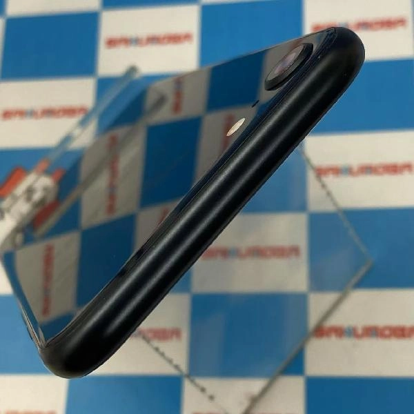 iPhoneSE 第3世代 au版SIMフリー 64GB MMYC3J/A A2782 美品