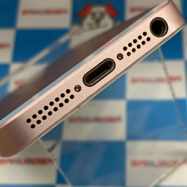 iPhoneSE au版SIMフリー 32GB MP852J/A A1723