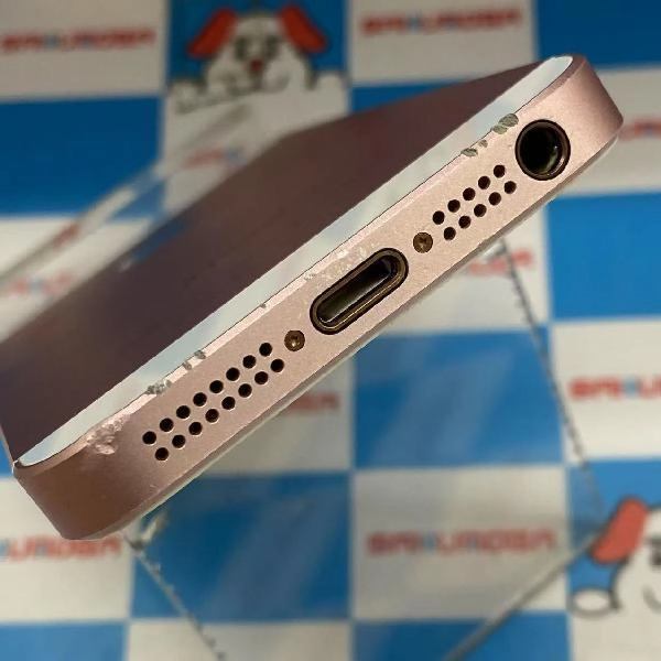 iPhoneSE au版SIMフリー 64GB MLXQ2J/A A1723