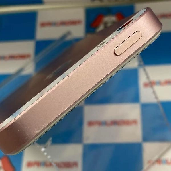 iPhoneSE au版SIMフリー 64GB MLXQ2J/A A1723 ジャンク品