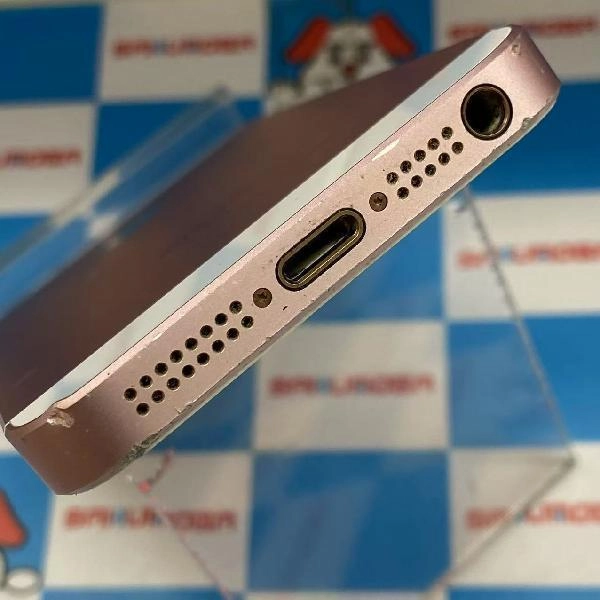 iPhoneSE au版SIMフリー 64GB MLXQ2J/A A1723 ジャンク品