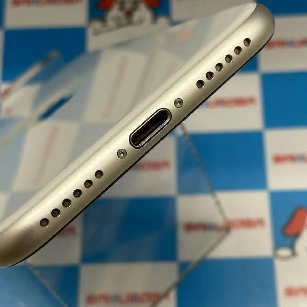 iPhoneSE 第3世代 au版SIMフリー 128GB MMYG3J/A A2782