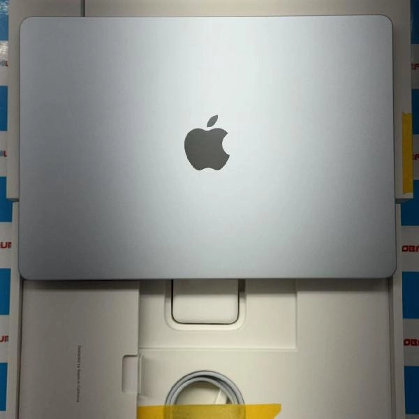 MacBook Air 13インチ Early2025 256GB MC6T4J/A A3240 新品同様 スカイブルー