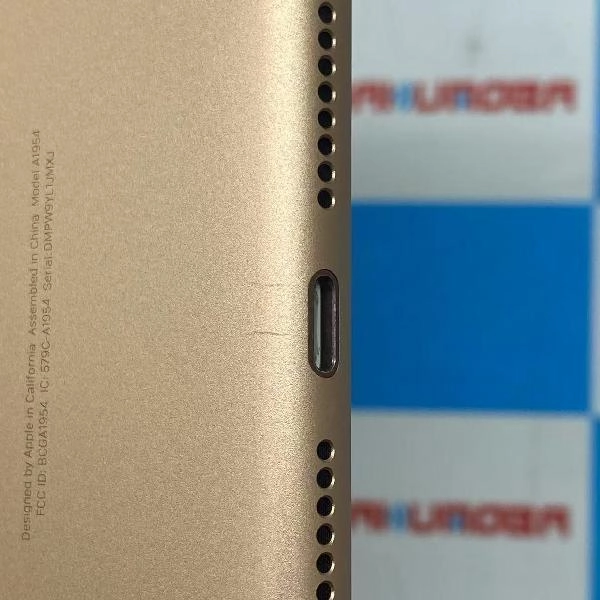 iPad 第6世代 au版SIMフリー 32GB MRM02J/A A1954 美品