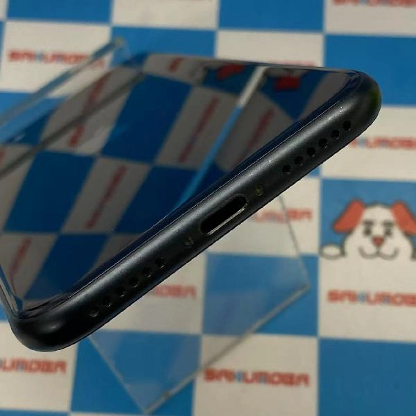 iPhoneSE 第3世代 au版SIMフリー 64GB MMYC3J/A A2782