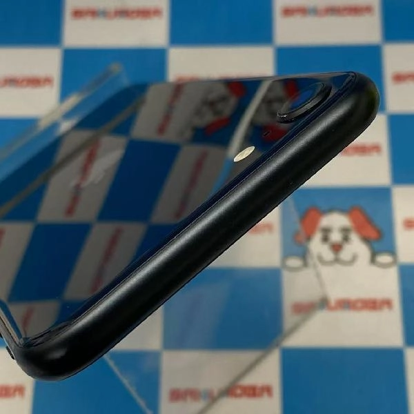 iPhoneSE 第3世代 au版SIMフリー 64GB MMYC3J/A A2782