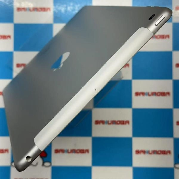 iPad 第8世代 docomo版SIMフリー 32GB MYMJ2J/A A2429 極美品