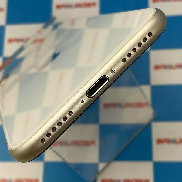 iPhoneSE 第3世代 au版SIMフリー 128GB MMYG3J/A A2782 極美品