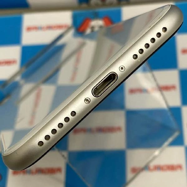 iPhoneSE 第2世代 docomo版SIMフリー 64GB MHGQ3J/A A2296 ジャンク品 ホワイト