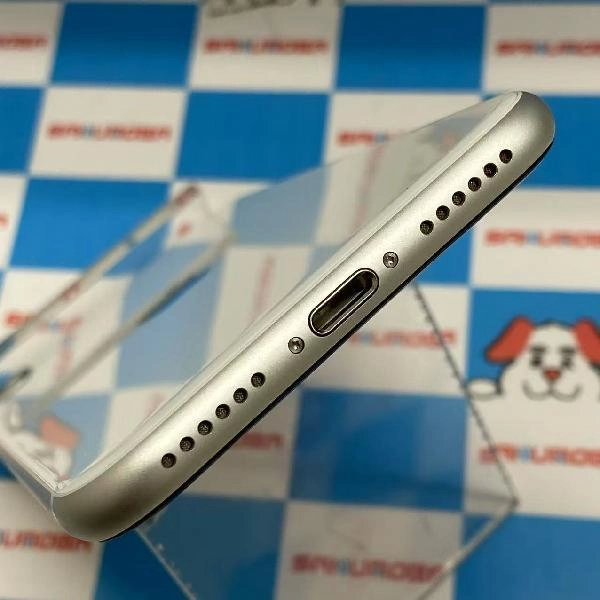 iPhoneSE 第2世代 docomo版SIMフリー 64GB MHGQ3J/A A2296 ジャンク品 ホワイト