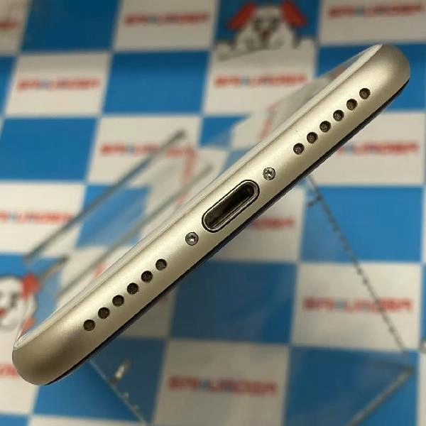 iPhoneSE 第3世代 au版SIMフリー 64GB MMYD3J/A A2782 美品