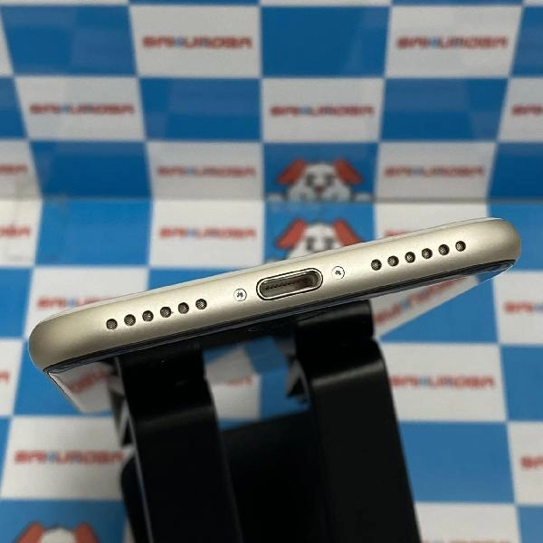 iPhoneSE 第3世代 docomo版SIMフリー 64GB MMYD3J/A A2782 新品同様品