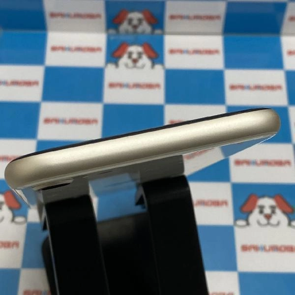 iPhoneSE 第3世代 SoftBank版SIMフリー 64GB MMYD3J/A A2782 新品同様品