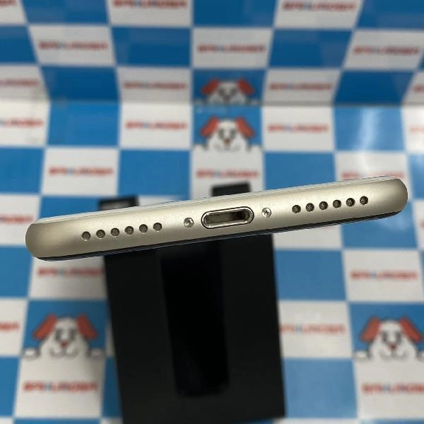 iPhoneSE 第3世代 au版SIMフリー 128GB MMYG3J/A A2782 極美品