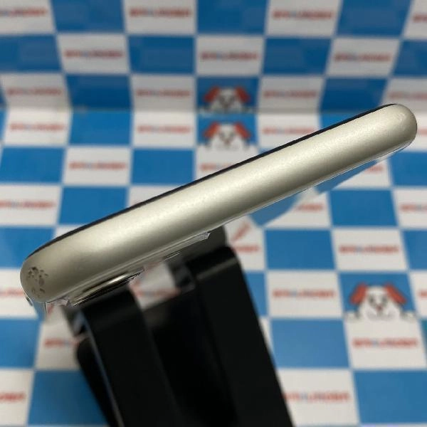 iPhone11 au版SIMフリー 128GB MWM22J/A A2221 ジャンク品 ホワイト