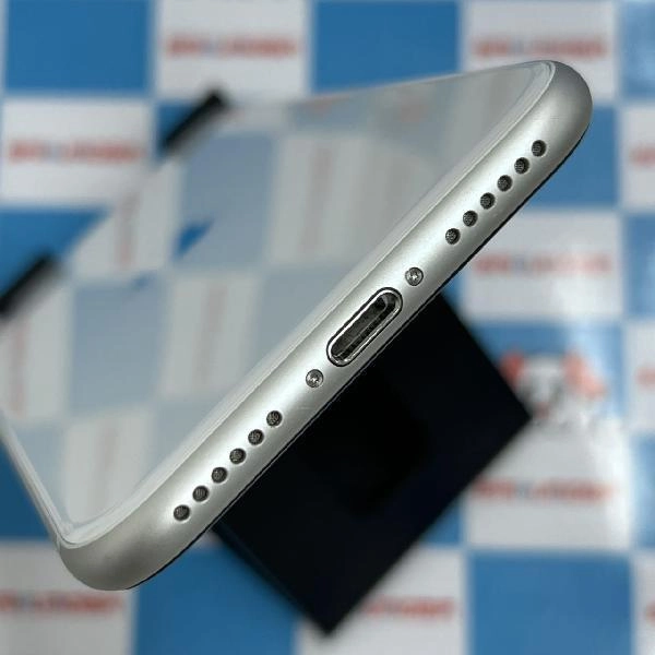 iPhoneSE 第2世代 au版SIMフリー 64GB MHGQ3J/A A2296 極美品 ホワイト