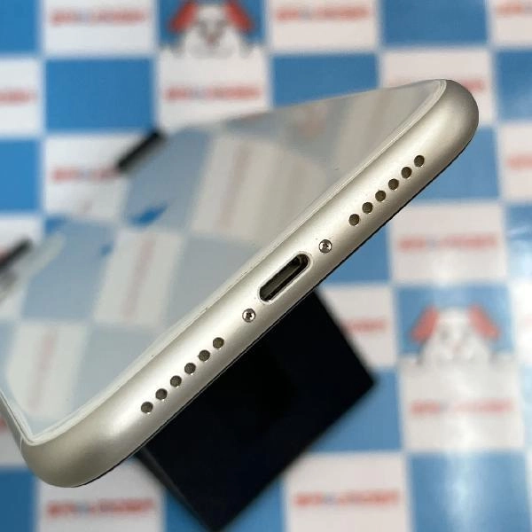 iPhone11 au版SIMフリー 64GB MWLU2J/A A2221 ホワイト