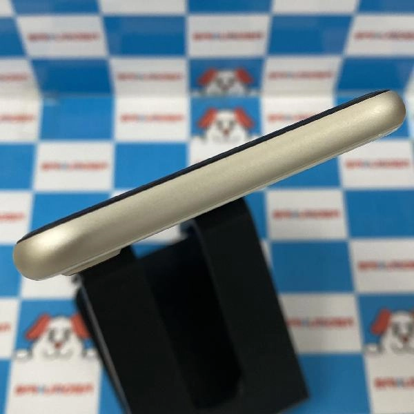 iPhoneSE 第3世代 au版SIMフリー 64GB MMYD3J/A A2782