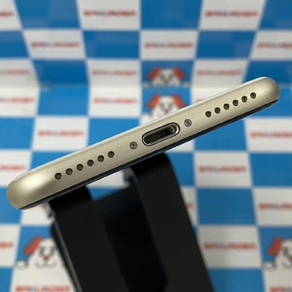 iPhoneSE 第3世代 au版SIMフリー 64GB MMYD3J/A A2782